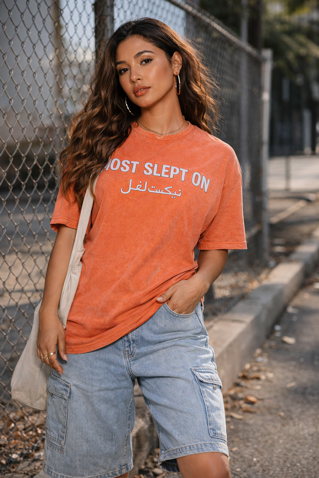    تيشيرت نيكست لفل "أبوظبي المنشأ. عالميّ الاستخدام”